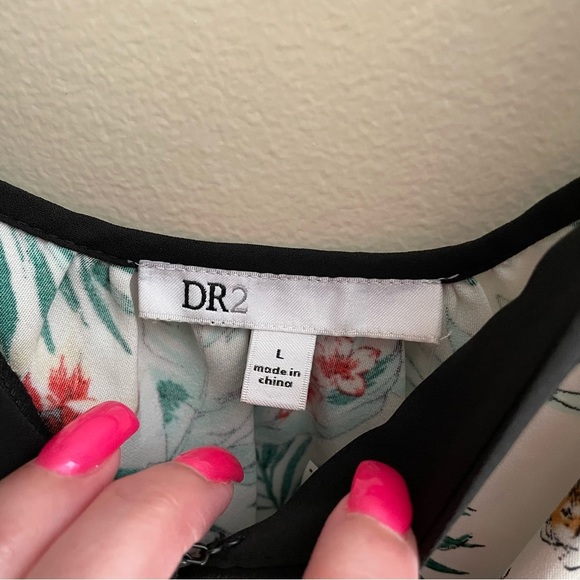 TIGER Print Jumpsuit In A Light And Breezy
Fabric, Elastic Waist, Pockets Size L - Picture 10 of 15